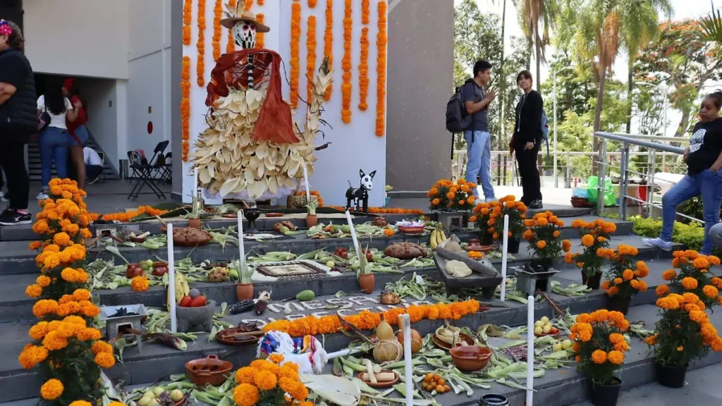 Congreso de Morelos celebra Día de Muertos con altares, disfraces y calaveritas