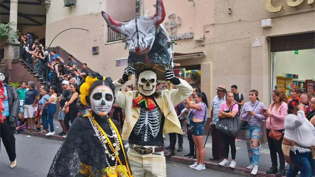 ¡Miquixtli 2025 alista su gran desfile en Cuernavaca! Checa rutas alternas y prepárate para disfrutar
